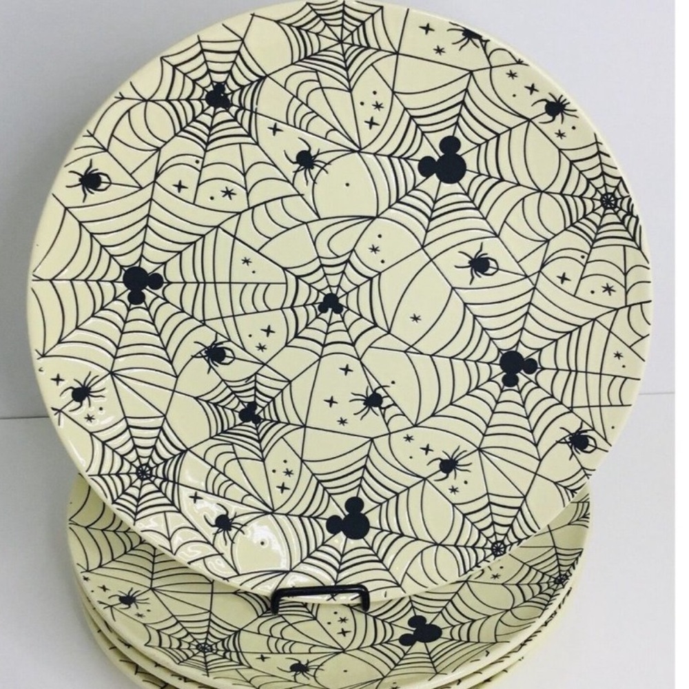 4 Dinner Plate’s Zrike Disney Mickey Mouse SPIDER WEB Halloween NEW